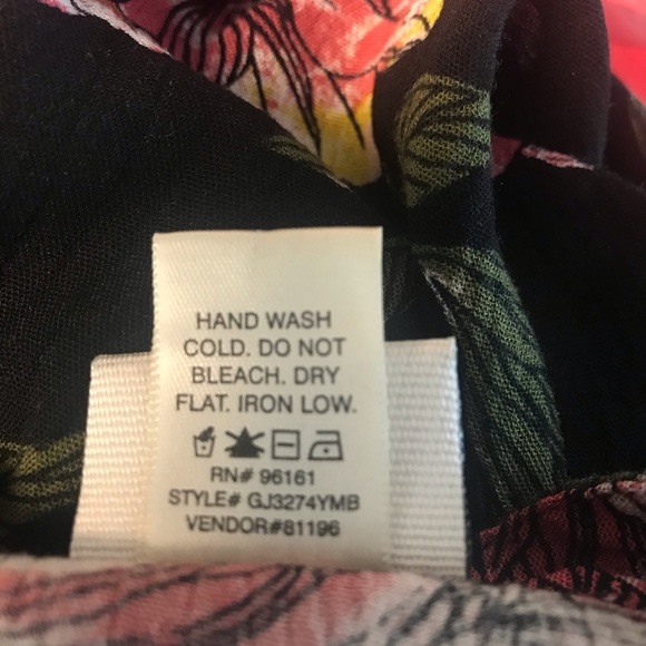 Daytrip Lightweight Romantic Blouse - Picture 6 of 8